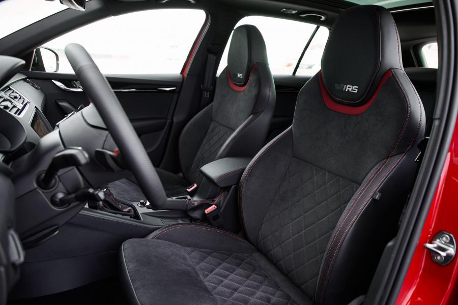 Интерьер Skoda Octavia RS 245 Combi 2017 года  (WW) (фото 30 из 38)